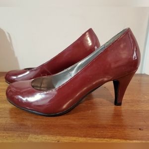 Ladies Burgundy Heels Size 37W